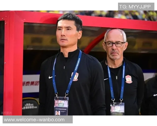 新一届国足今日下午正式开启新年首训邵佳一亲自为球员示范技战术