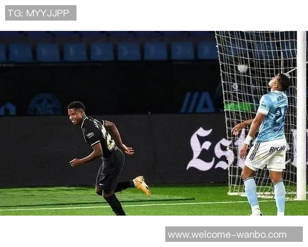 黎巴嫩球员解围失误送乌龙助攻萨尔多尔别克凌空抽射精彩破门